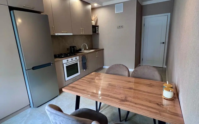 S dizajnerskim remontom v Inozemtsevo Apartments
