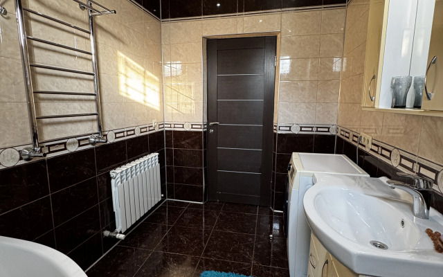 V 3 Minutakh ot Morya Private House