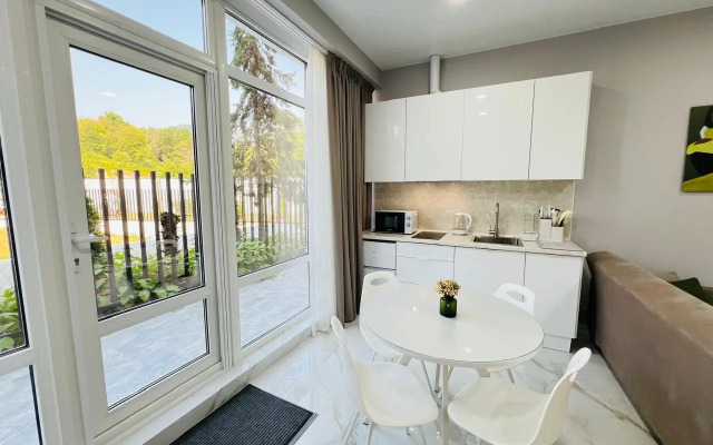 S Otdelnym Vkhodom V Apart-Komplekse S Basseynom Apartment