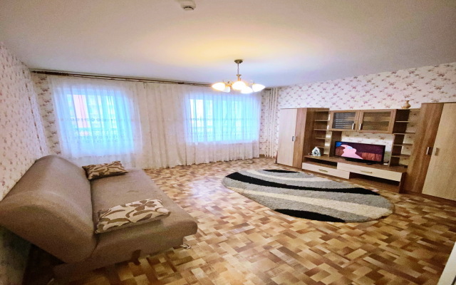 Апартаменты 1-к Республики 33А