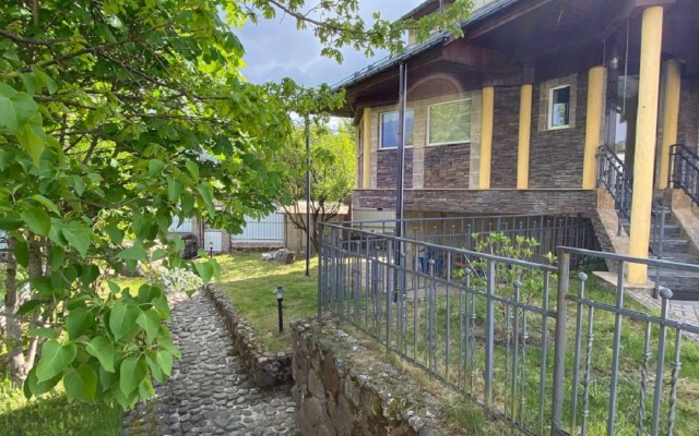 Sredizemye Guest House