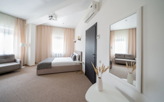 Maksim Gorykiy Hotel