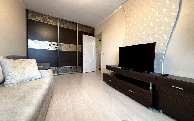 Квартира Двухкомнатная квартира для семьи или командировки