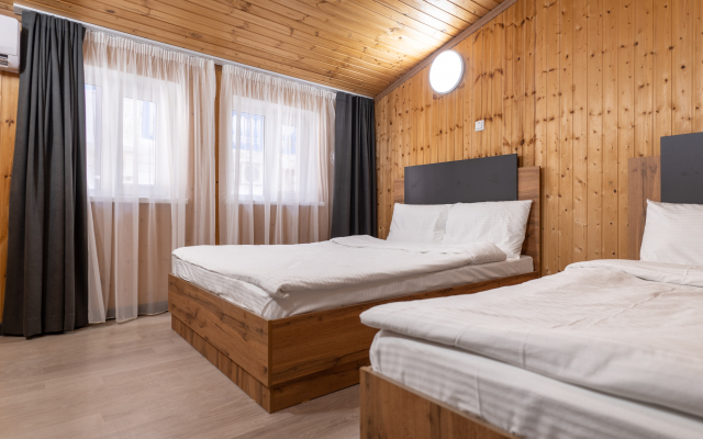 Maksim Park-Loo Hotel