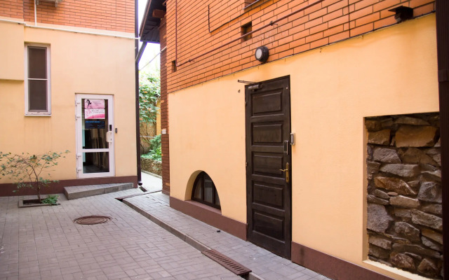 Loyal na ulitse 9-ya Liniya 14 Guest House