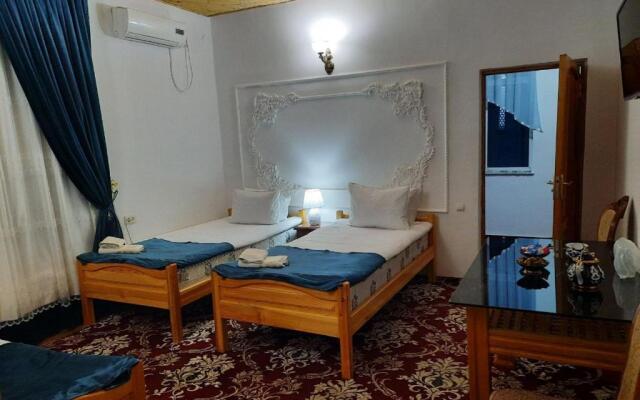 Parvina Hotel