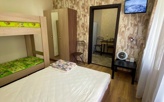 S Otdelnyim Vhodom I Parkovkoj Apartments