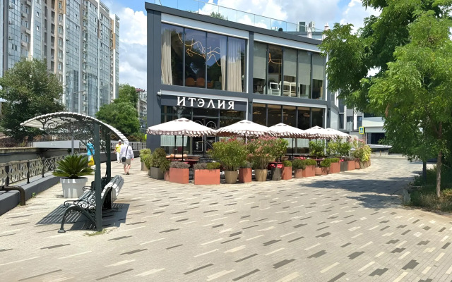 Квартира с бассейном на территории МореСолнцеАпарт