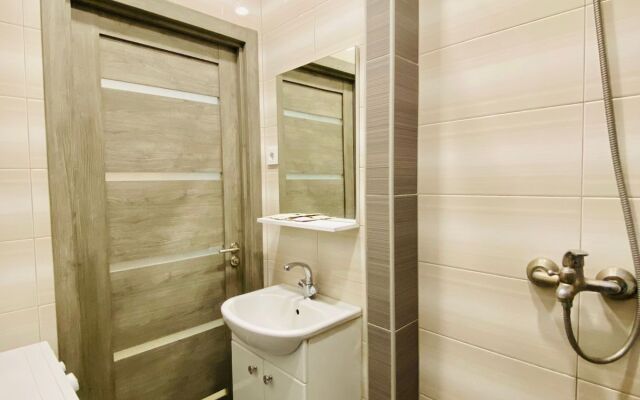 Vadima Podbelskogo 97/5 Apartments