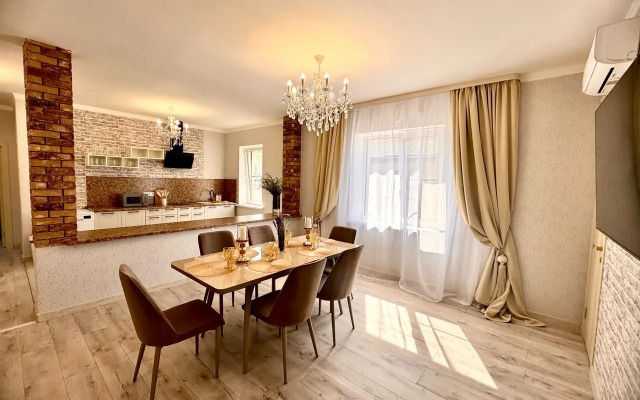 Lazurny Private House