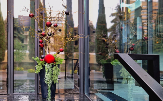 V Otele s Vsesezonnym Basseynom Apartments