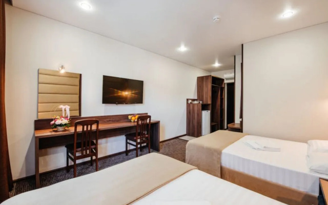 Peak Season 2 Apartments