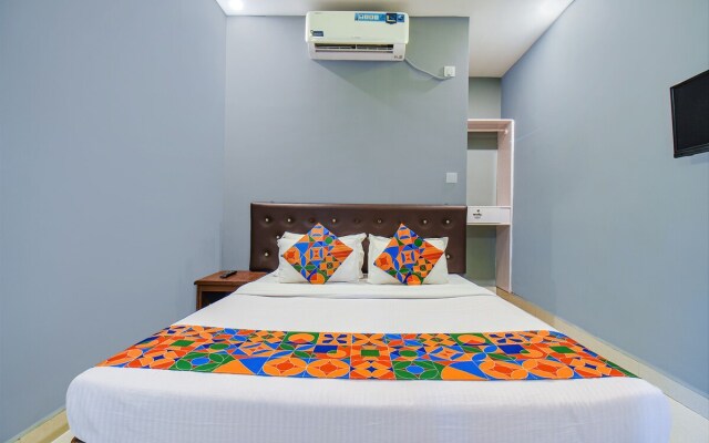 Hotel YogiTree beach Resort & Cafe