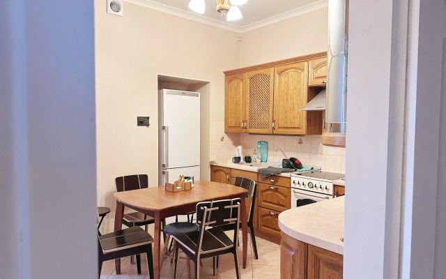 Chetyrekhkomnatnaya Natali Apart V Tsentre Moskvy Flat