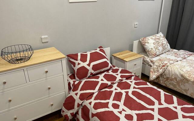 Tolstoy Demonstratsii 38 Flat