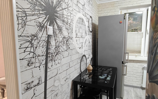 U Muzeya Yantarya Flat
