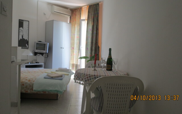 Lazarevic 1/2 studio Apartments