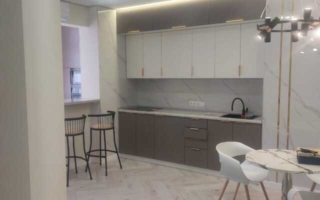 S Yevro Remontom V Zolotom Kvadrate Apartments