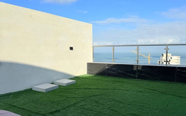 Квартира Современный пентхаус с панорамными окнами и террасой мечты