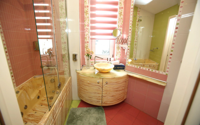 Dlya 8mi Gostey Nevsky 5 Apartment