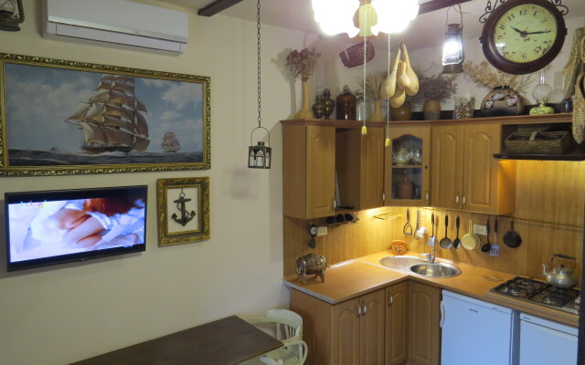 Yakor Guest House