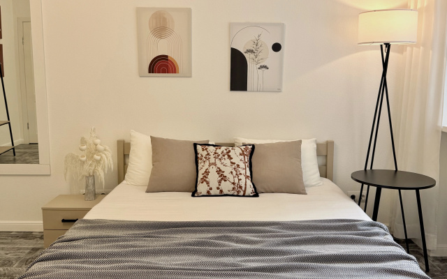 Квартира LovelyHome39 в районе Хуфен