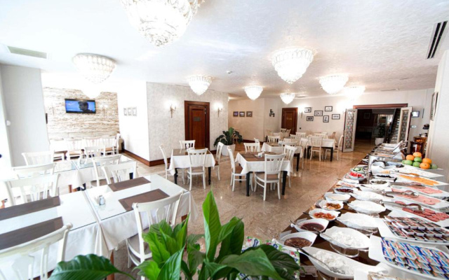 Отель Sapphire Inn
