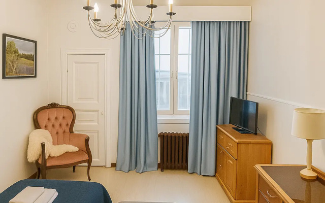 Senate Hotel
