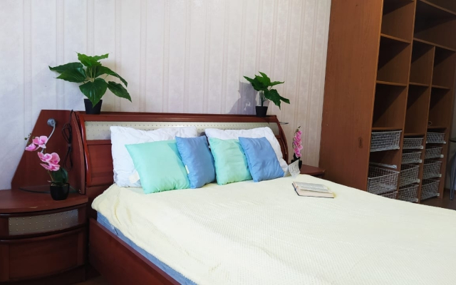 Na Ulitse Dovatora 42V Flat