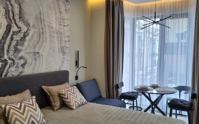 Uyutnaya Studiya s Pryamym Vidom na More Apartments