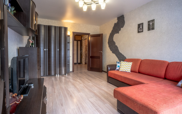 Квартира большая двухкомнатная в отличном районе