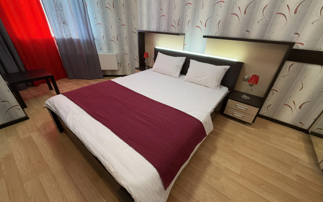 Tut Khorosho Na Surikova 53a 3 Flat