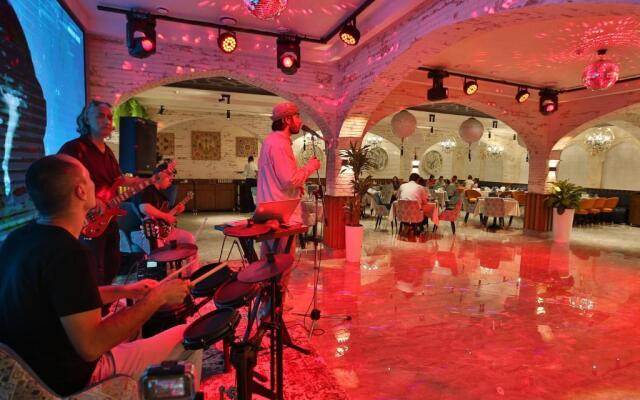 Paradise Plaza Luxury Hotel