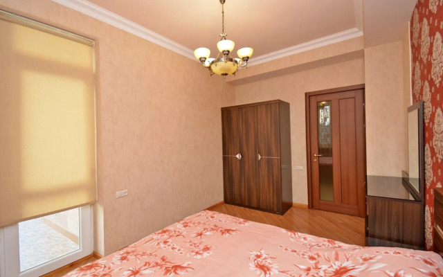 3-komn. v tsentre goroda na Severnom prospekte Flat HH550