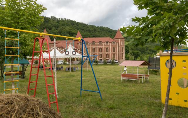 Chateau Qusar Hotel