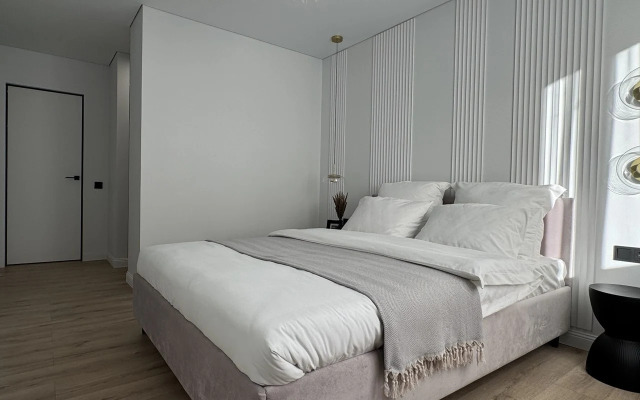 Exclusive Triplekh By Kliuchnikoff Flat
