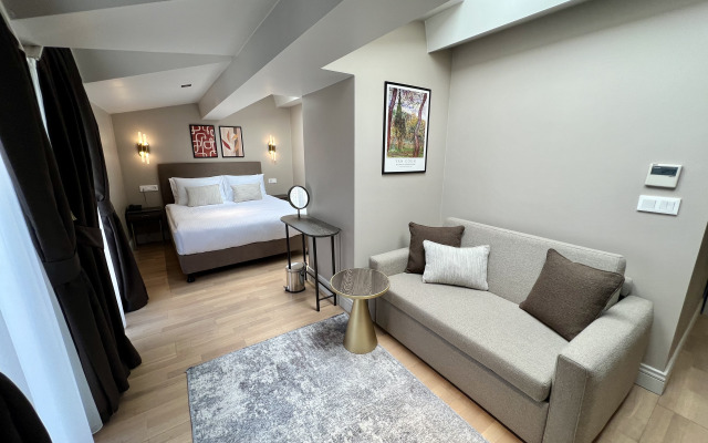 Weingart Suites Hotel