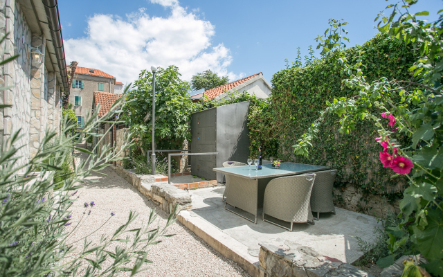 Garden Hotel