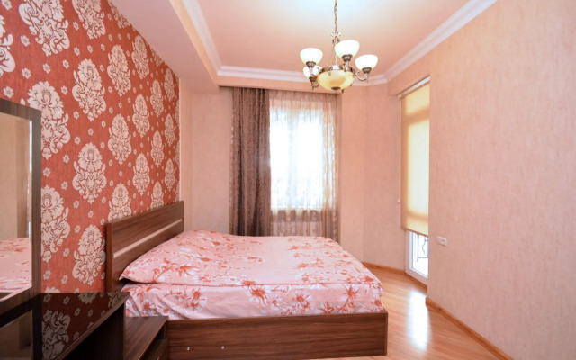 3-komn. v tsentre goroda na Severnom prospekte Flat HH550