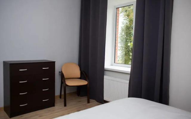 Dvukhkomnatnaya S Vidom Na Lavru Flat