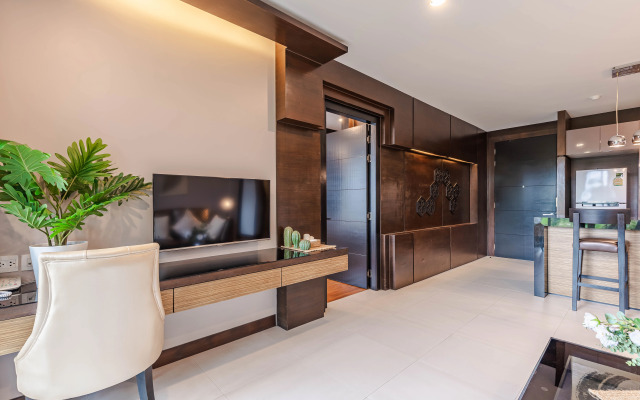 Апартаменты Majestic 2BR Residence with garden view in Regent