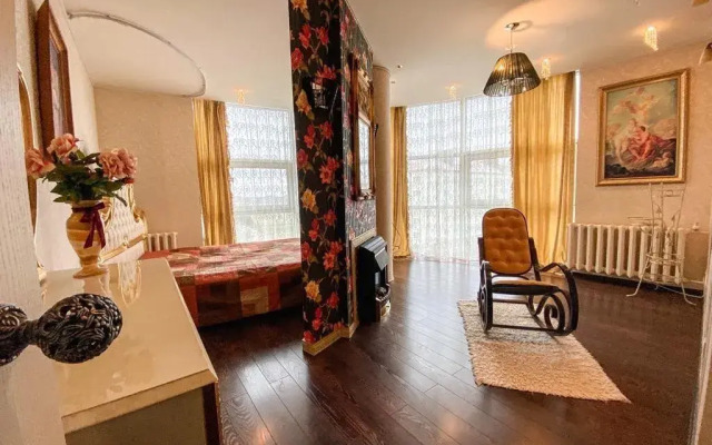 Na Zapototskogo, 12 Flat
