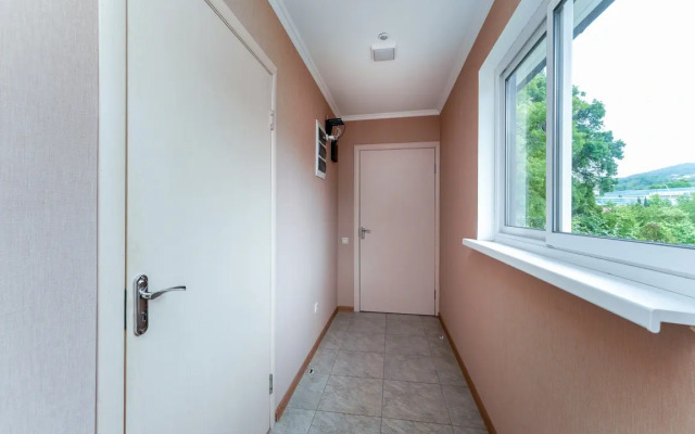 1 Gosti-24 Na Krymskoy Apartment