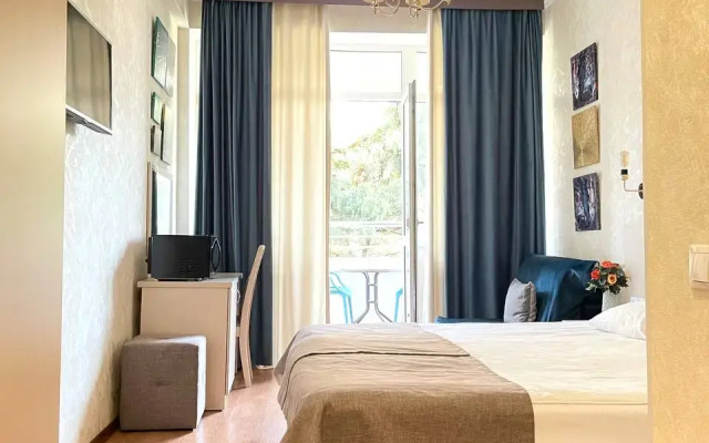 Liberty Fly Hotel Room 405 Apartments