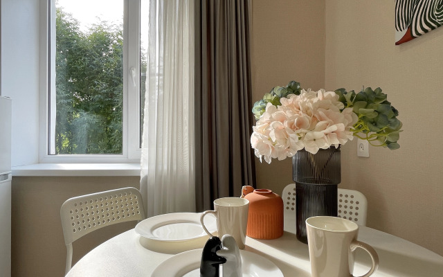Na Novoluchanskoy Vozle Kremlya Flat
