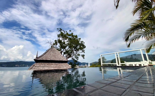 Sea Cave Villa