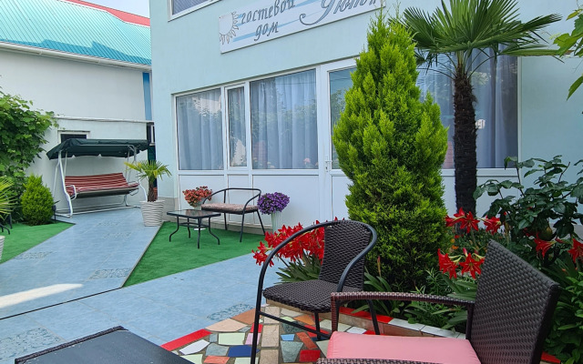 Uyut Loo Guest House