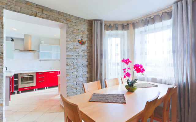 4-komnatnye HomeApart Storozhovskaya, 8 Apartments