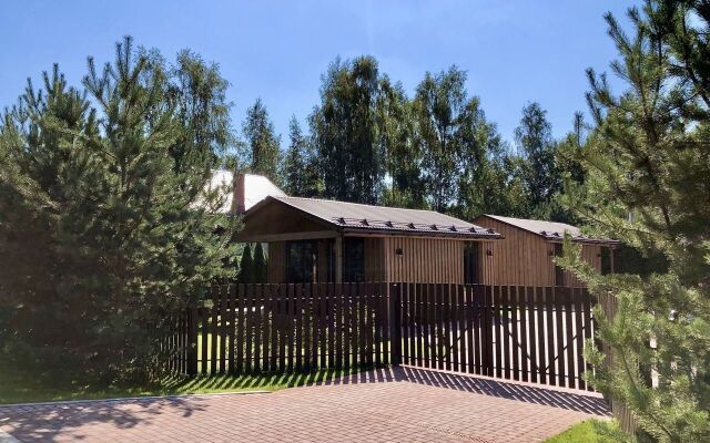 Na Lugovom 42m u reki v centre Zvenigoroda Private House