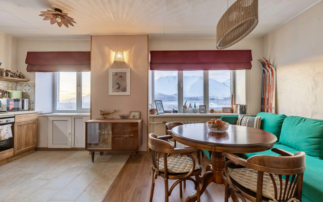2-komn Nostal'giya s Vidom Na Goru Flat